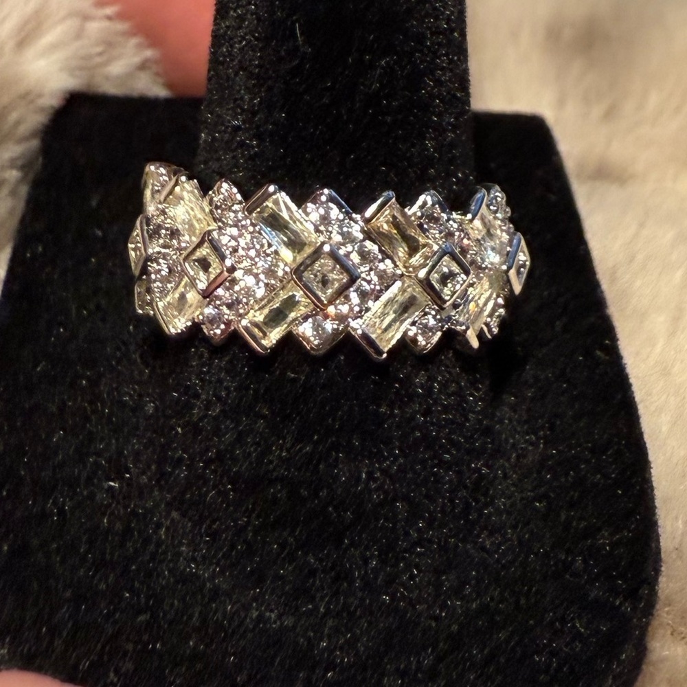 “Soft Reflections” Bomb Party Rhodium Plating Lemon Cubic Zirconia Ring Size 8